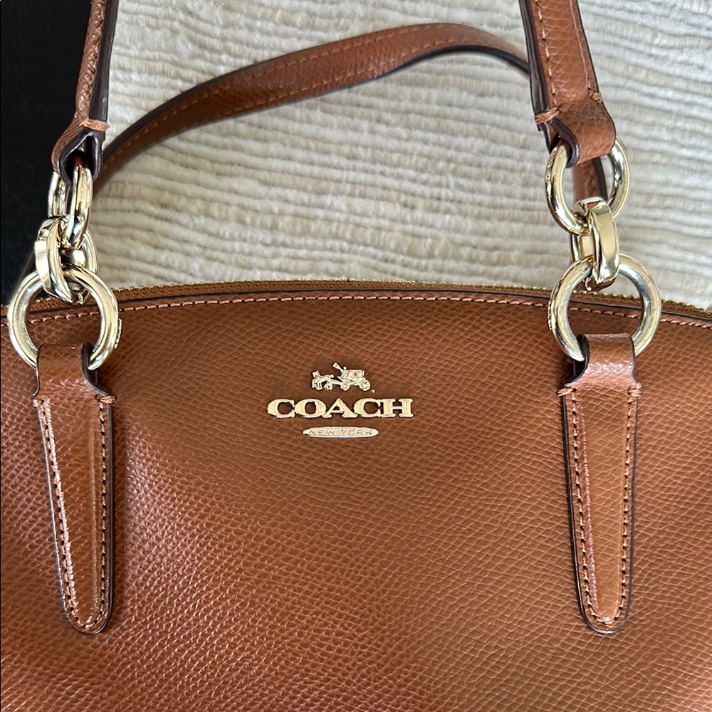 Coach cross grain mini Christi Carryall/ missing long strap. Great Condition. - Picture 8 of 10